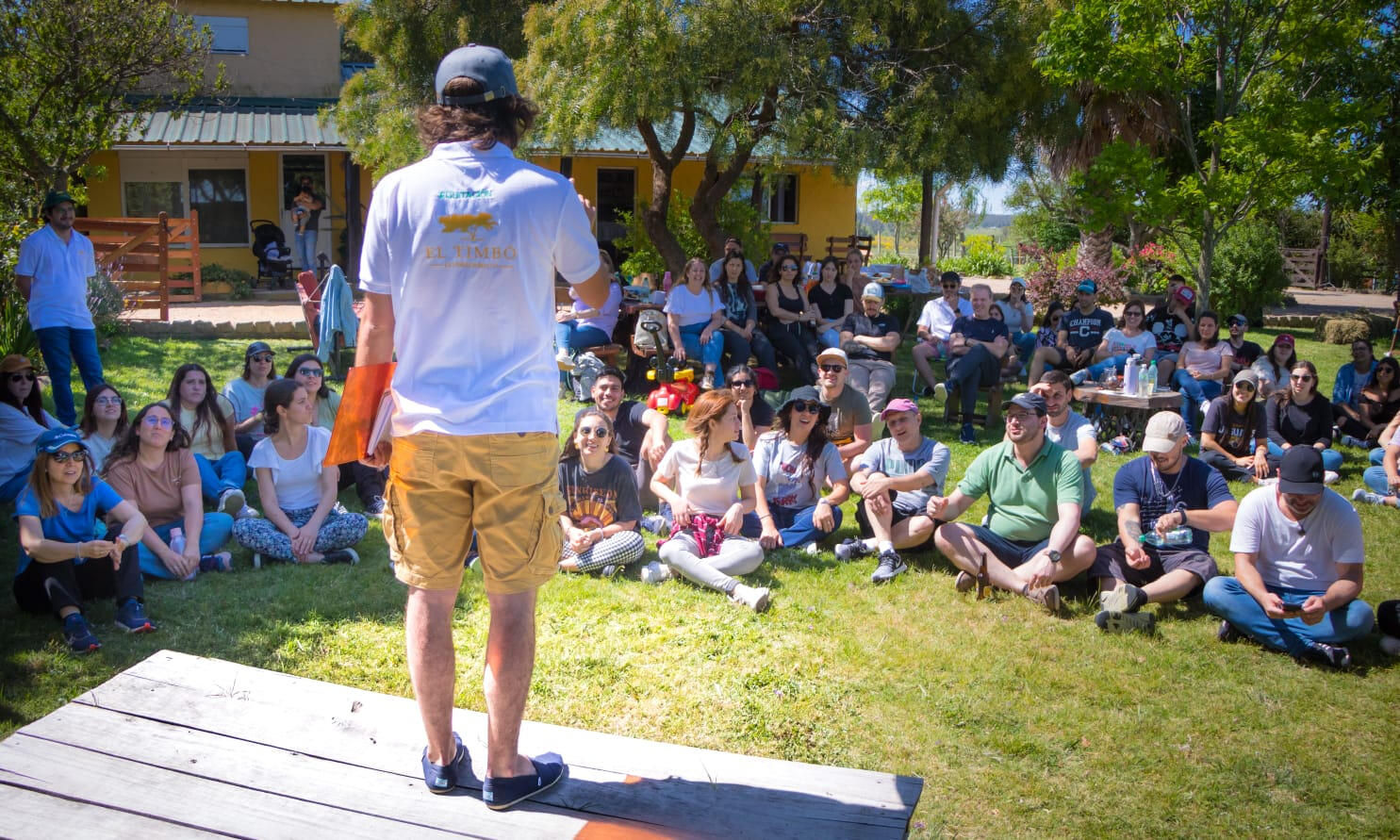 Animación y actividades grupales para eventos empresariales.